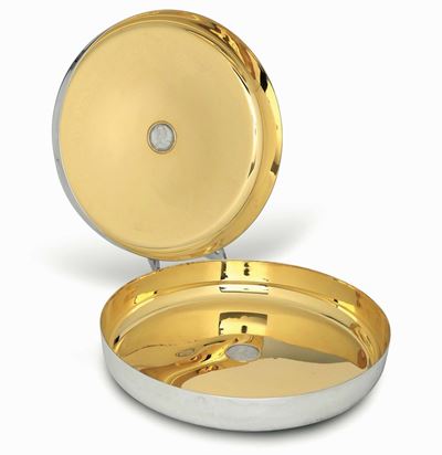 Coppia di Vassoi, Maison Bulgari, Roma 1977 Argento 925 Sagomato e Dorato al Centro Incastonato T...