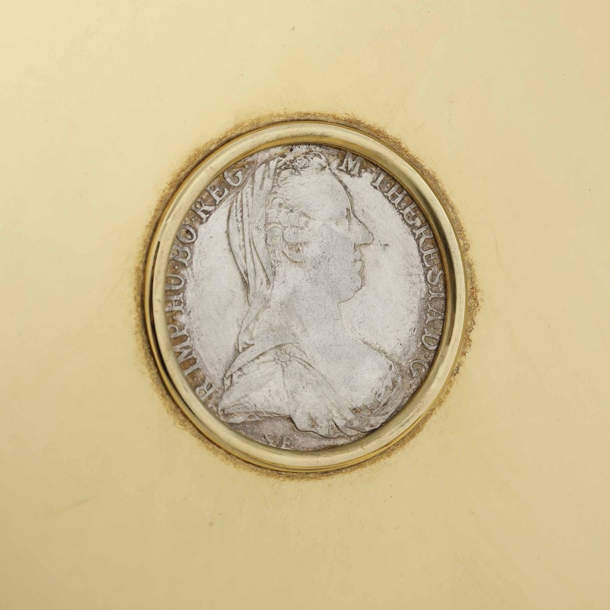 Coppia di Vassoi, Maison Bulgari, Roma 1977 Argento 925 Sagomato e Dorato al Centro Incastonato T...