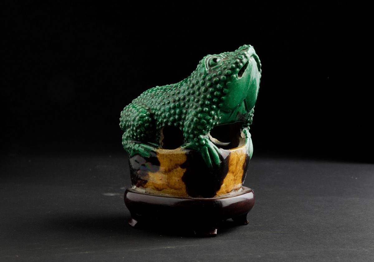Figura di Rana in Porcellana Smaltata, Cina, Dinastia Qing, Epoca Kangxi (1662-1722)