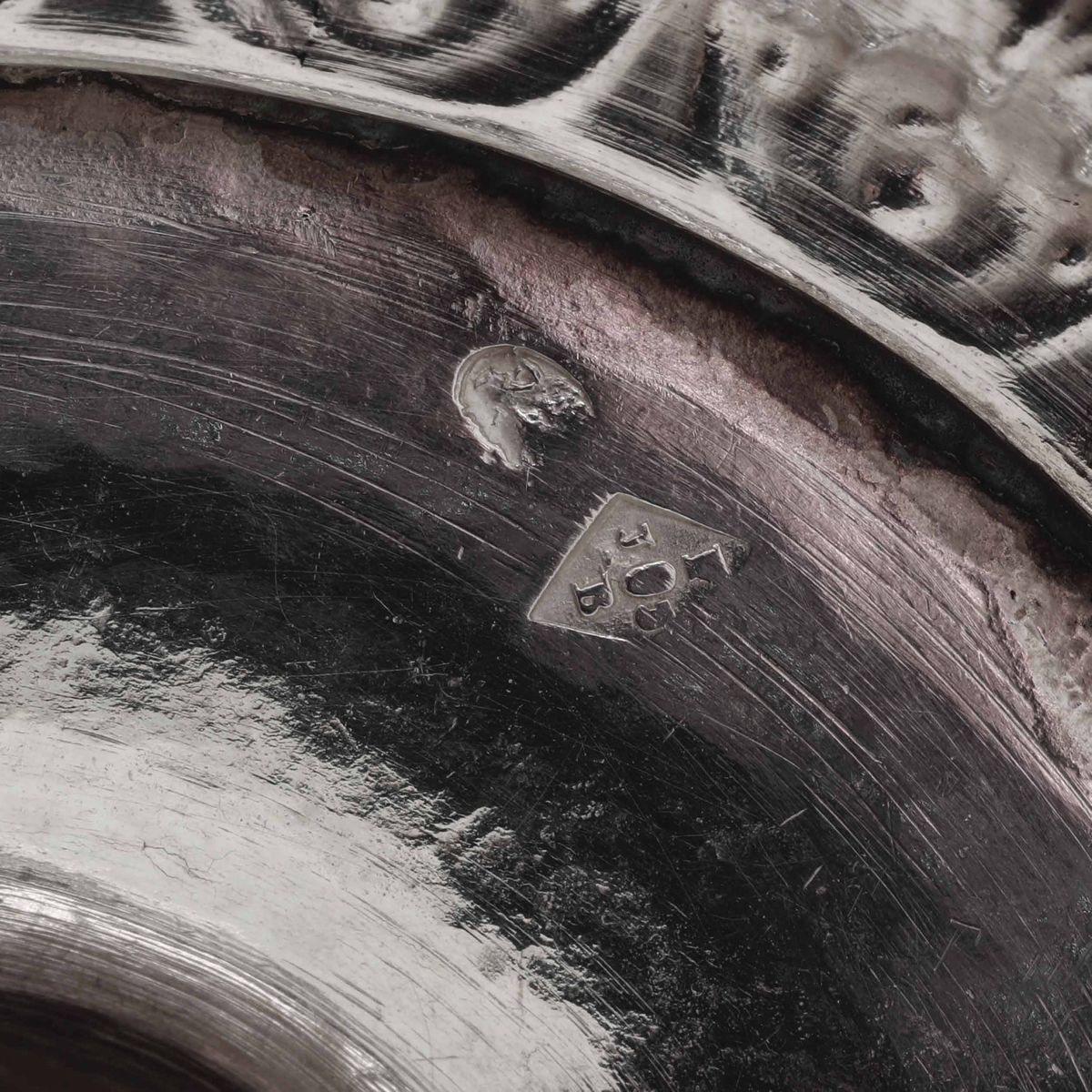 Versatoio Argento Primo Titolo Fuso, Sbalzato e Cesellato Parigi XVIII-XIX Secolo, (marchio di Ga...