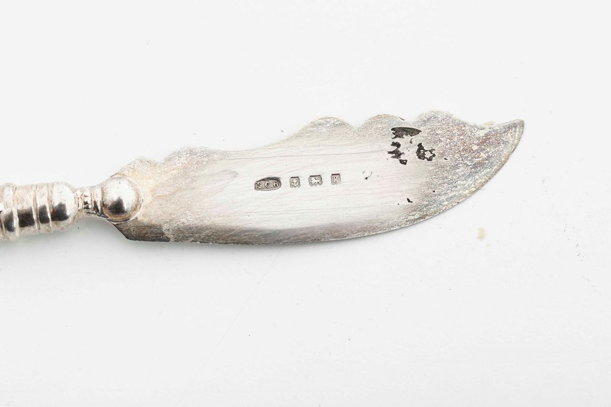 Insieme di Posate Piccole da Portata in Argento. Manifatture Europee del XIX-XX Secolo