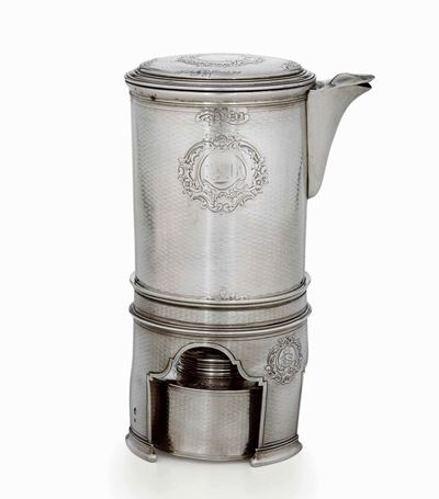 Elegante Bollitore da Viaggio Argento Primo Titolo Fuso, Sbalzato e Cesellato Francia XIX Secolo,...
