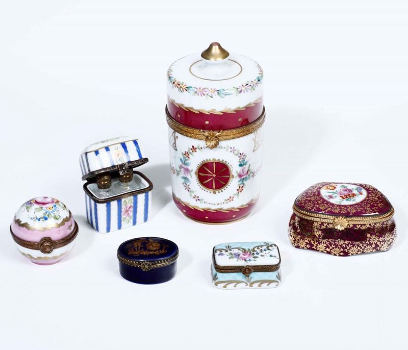 Sei scatole Francia, Limoges, XX secolo  - Auction Ceramics | Cambi Time - Cambi Casa d'Aste