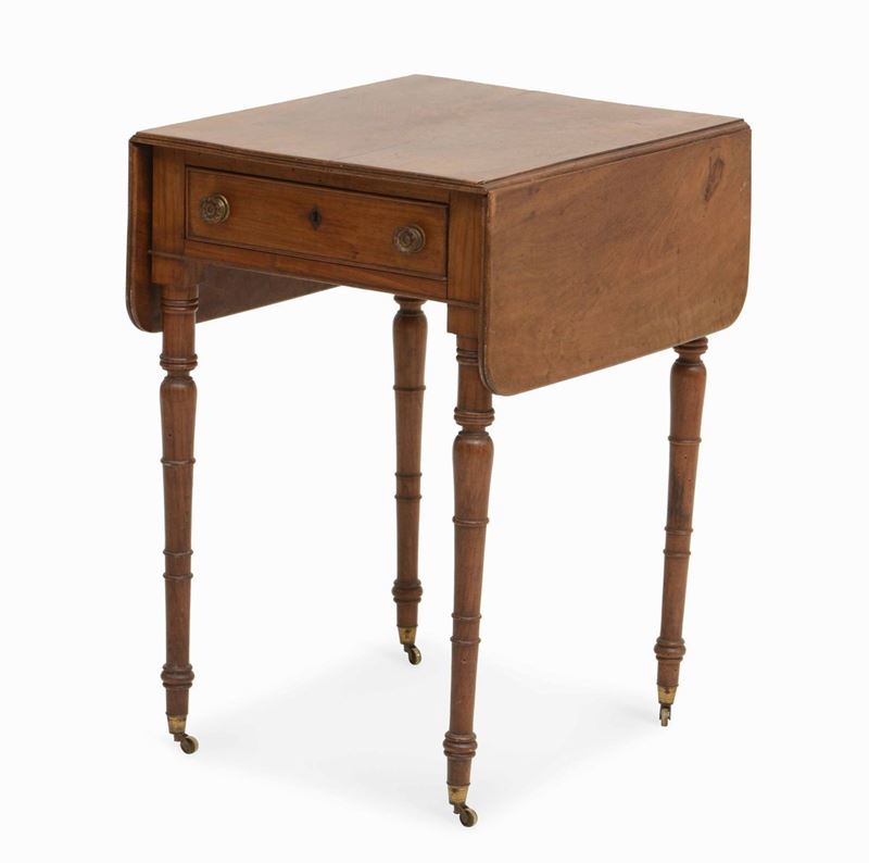 Tavolino ad alette con gambe tornite terminanti in rotelle, XIX secolo  - Auction Artworks and Furniture from Lombard private Mansions - Cambi Casa d'Aste