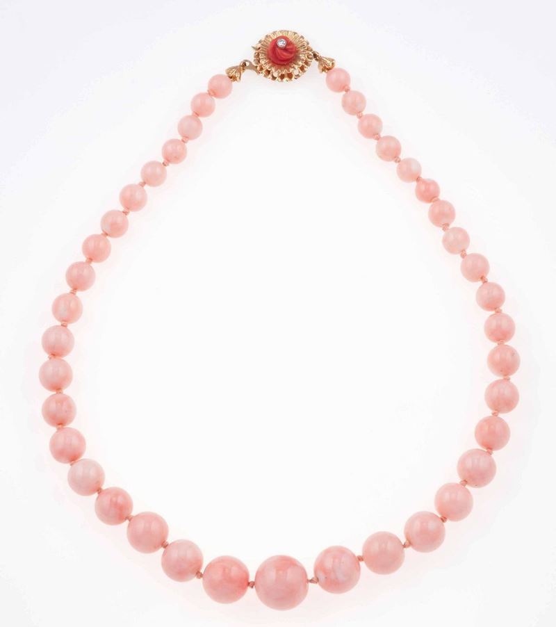 Collana con boules di corallo rosa a scalare  - Asta Fine Coral Jewels - II - Cambi Casa d'Aste