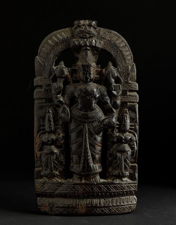 Stele in legno raffigurante divinità con accoliti, India, XIX secolo