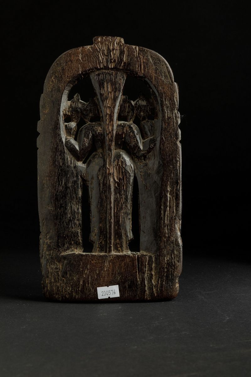 Stele in Legno Raffigurante Divinità con Accoliti, India, XIX Secolo