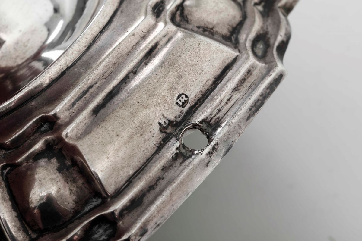 Coppia di Candelieri. Argento Fuso e Sbalzato. Argenteria della Seconda Metà del XVIII Secolo