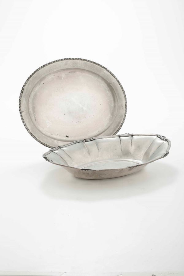 Centrotavola e vassoio ovali in argento.  Argenteria artistica italiana del XX secolo