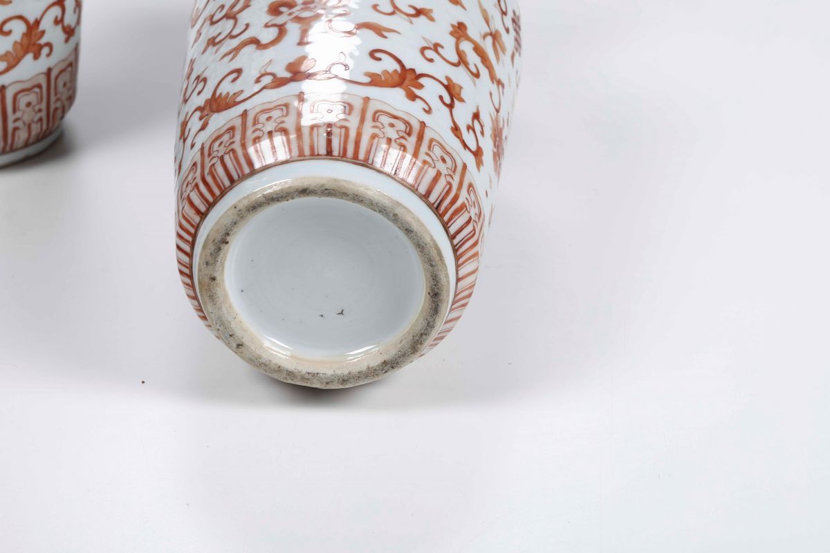 Coppia di Vasi in Porcellana a Decori Arancioni, Cina