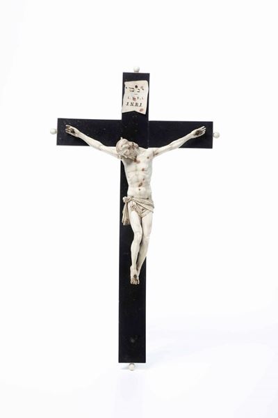 Cristo in Avorio su Croce Ebanizzata