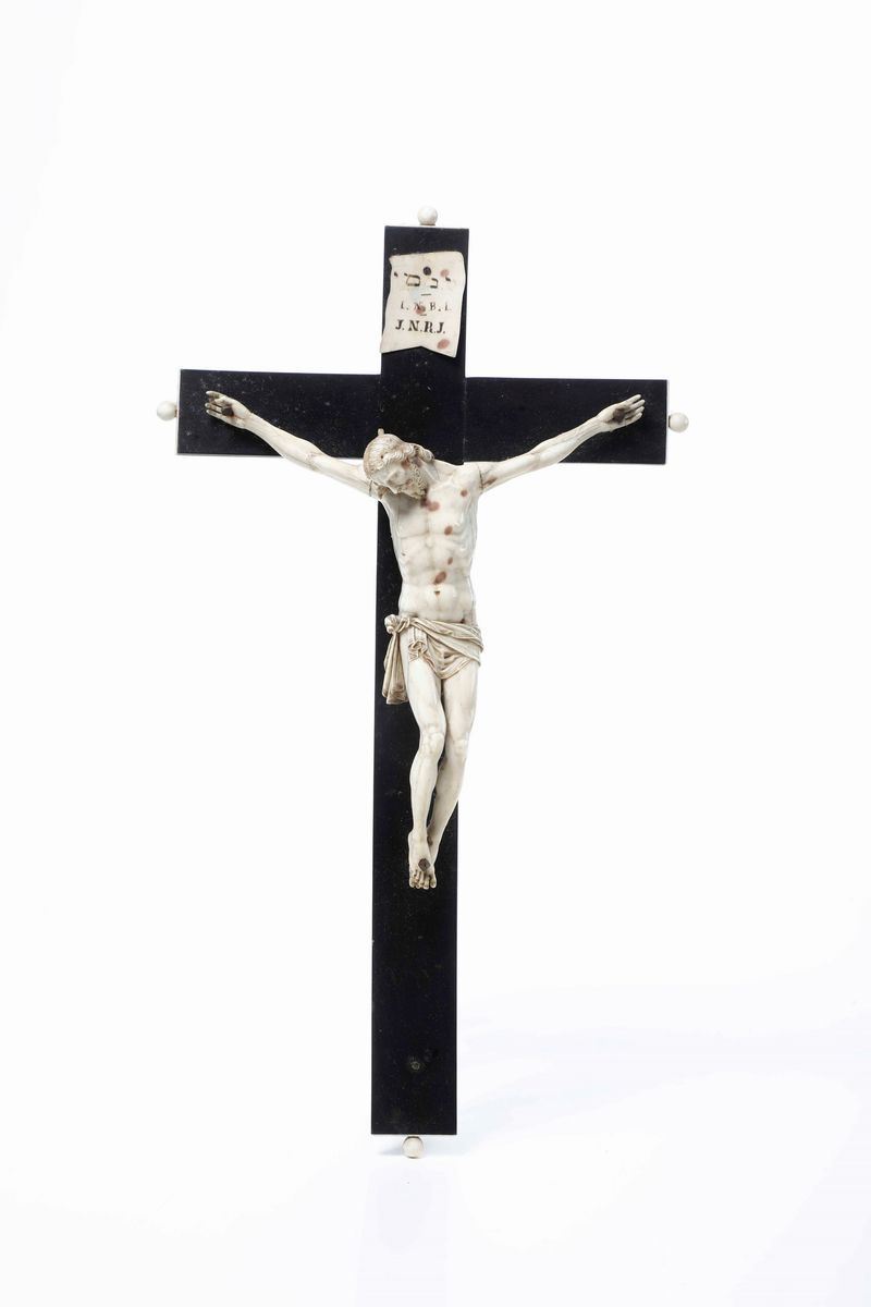 Cristo in avorio su croce ebanizzata  - Auction Furnishings from Italian Villas | Cambi Time - Cambi Casa d'Aste