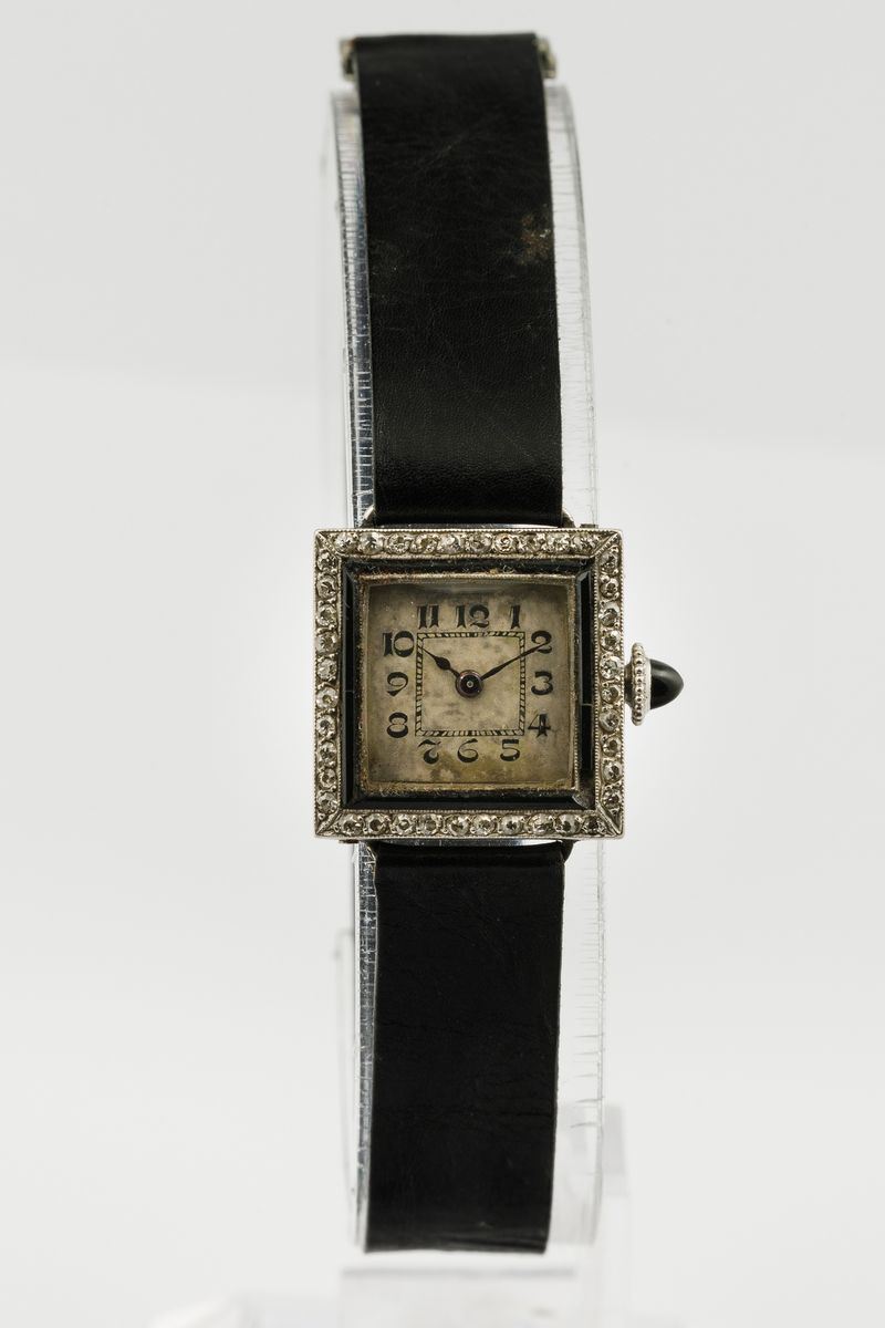Orologio da donna in oro bianco e brillanti di forma quadrata con cassa anonima  - Auction Watches | Timed Auction - Cambi Casa d'Aste