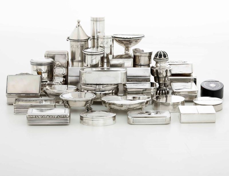 Insieme di 30 scatoline in argento. Varie manifatture del XX secolo  - Asta Argenti | Cambi Time - Cambi Casa d'Aste