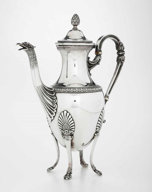 Caffettiera in metallo argentato. Probabilmente Francia XIX - XX secolo