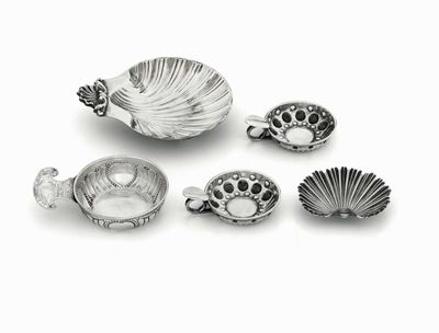 Una Conchiglia e un Tastevin Argento 925 Fuso e Sagomato Argenteria Artistica Italiana per Gian M...