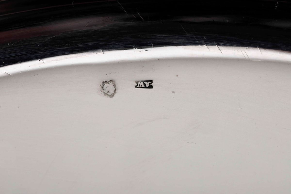 Lotto di 2 Ciotole e 1 Piatto in Argento. Varie Manifatture Europee del XX Secolo