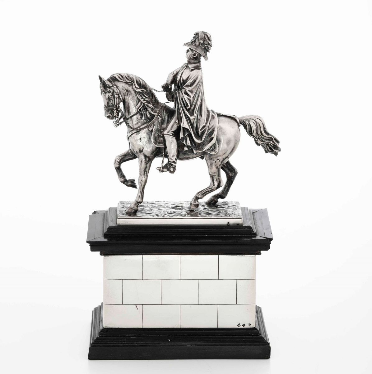 Il Principe di Schwarzenberg (1771-1820) Statuetta Equestre in Argento e Base in Marmo. Praga, Se...