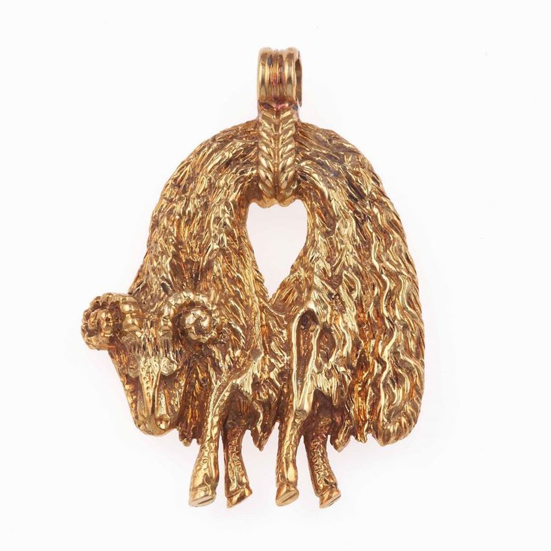 Low karat gold pendant  - Auction Fine and Coral Jewels - Cambi Casa d'Aste