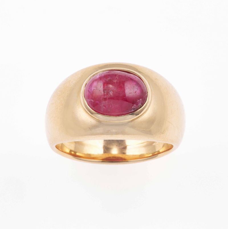 Gianmaria Buccellati. Anello con rubino taglio cabochon  - Auction Fine Jewels - III - Cambi Casa d'Aste