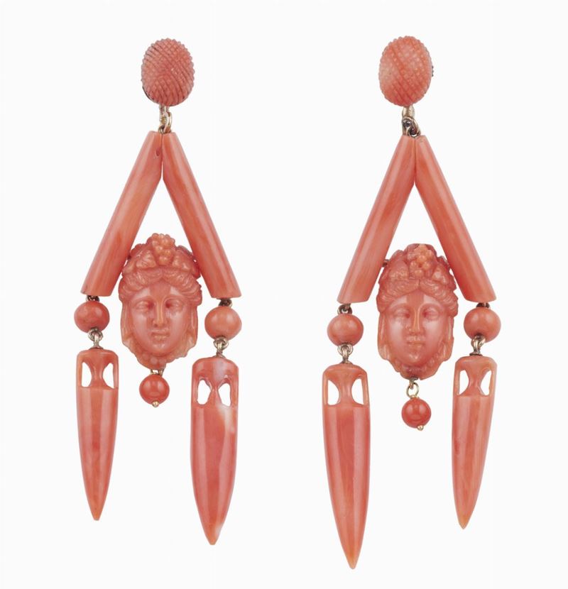 Orecchini pendenti con coralli incisi  - Auction Fine Coral Jewels - II - Cambi Casa d'Aste