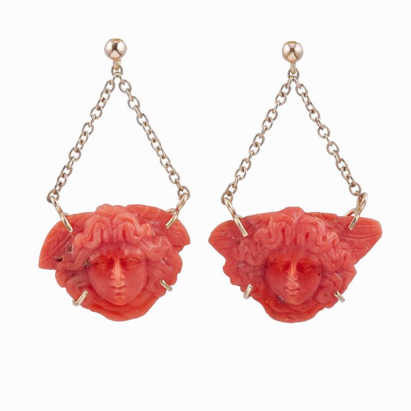 Orecchini pendenti angeli con corallo inciso  - Auction Fine Coral Jewels - II - Cambi Casa d'Aste
