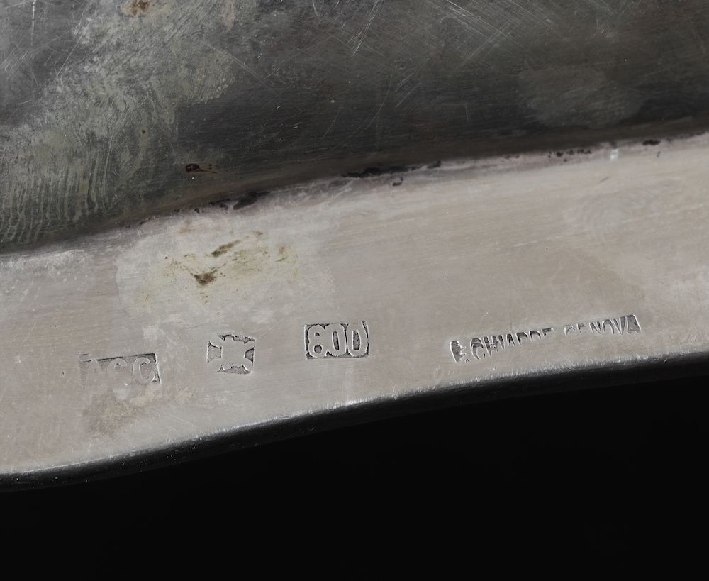 Tre Piatti in Argento. Argenteria Italiana del XX Secolo.