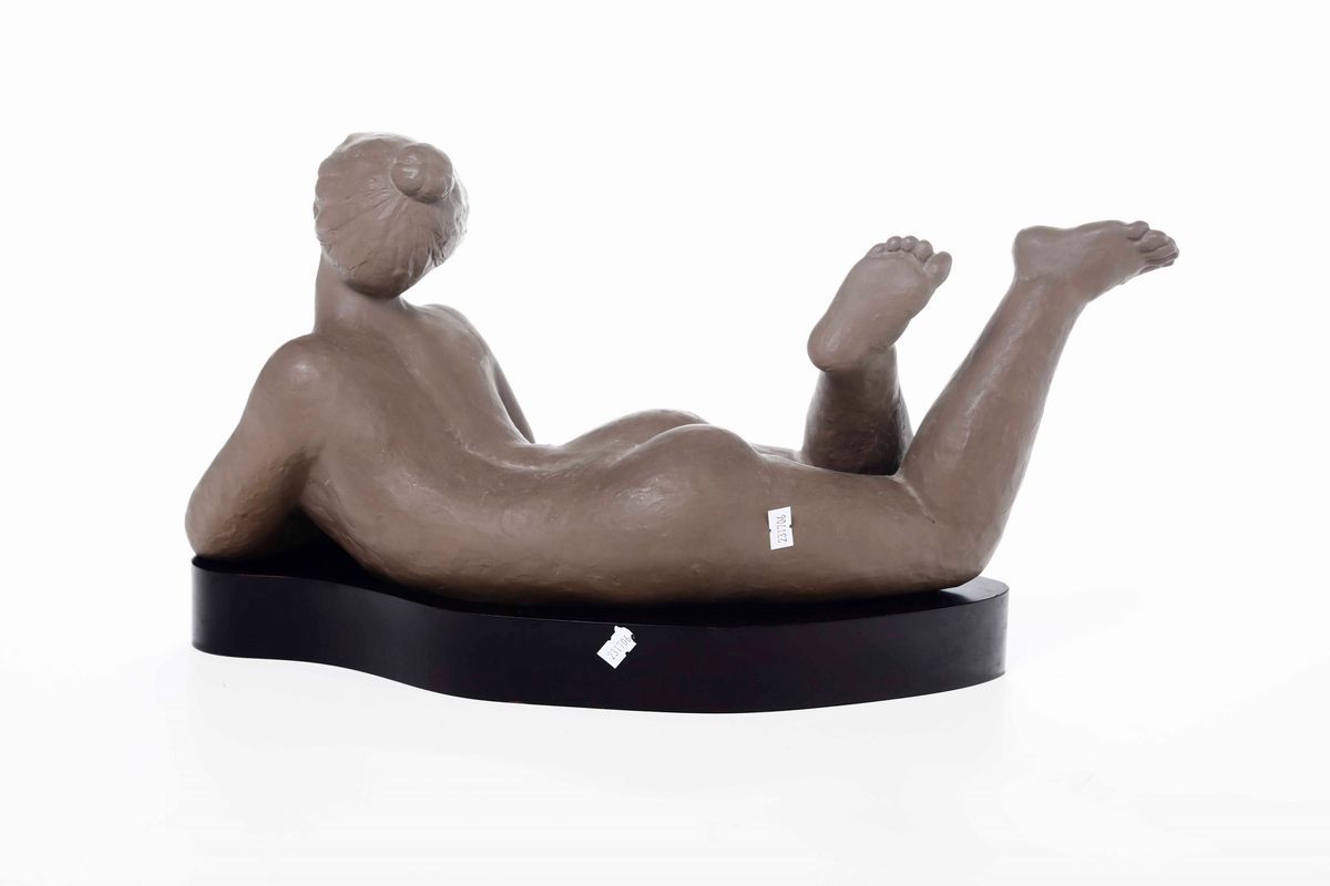 Scultura di Giovane Donna Nuda Sdraiata. Spagna, Tavernes Blanques, Manifattura Iladró, Seconda M...