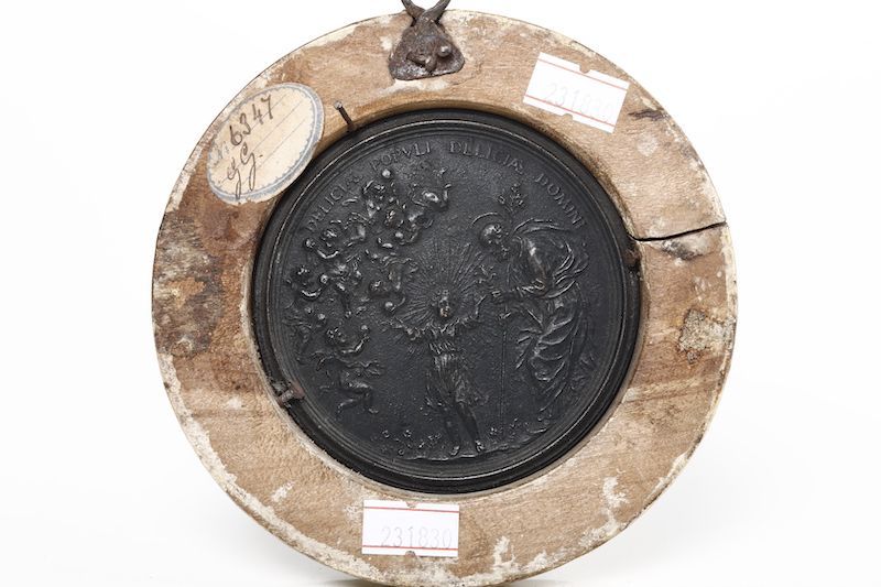 Quattro Medaglie Raffiguranti Uomini Illustri Toscani Bronzo Fuso, Cornici in Legno Scolpito e Do...