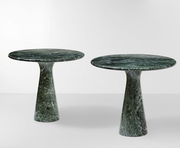 Coppia di tavoli con base tornita e piano in marmo verde Alpi.