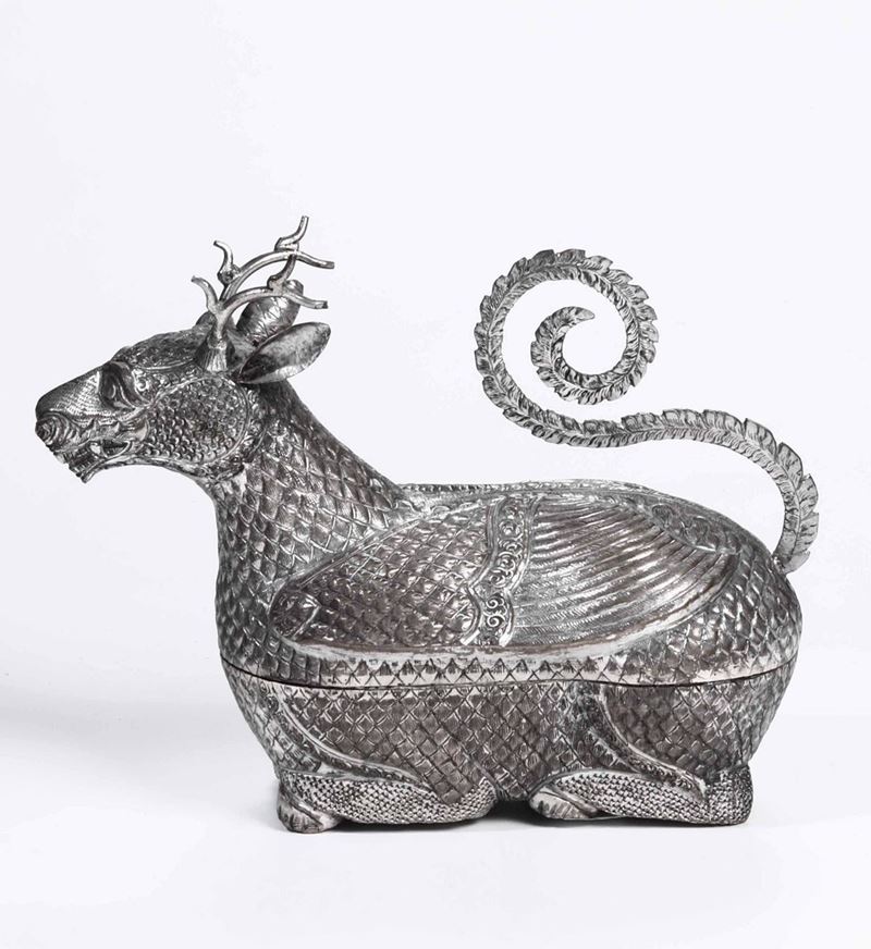 Cervo in argento. Manifattura orientale del XX secolo  - Asta Argenti | Cambi Time - Cambi Casa d'Aste