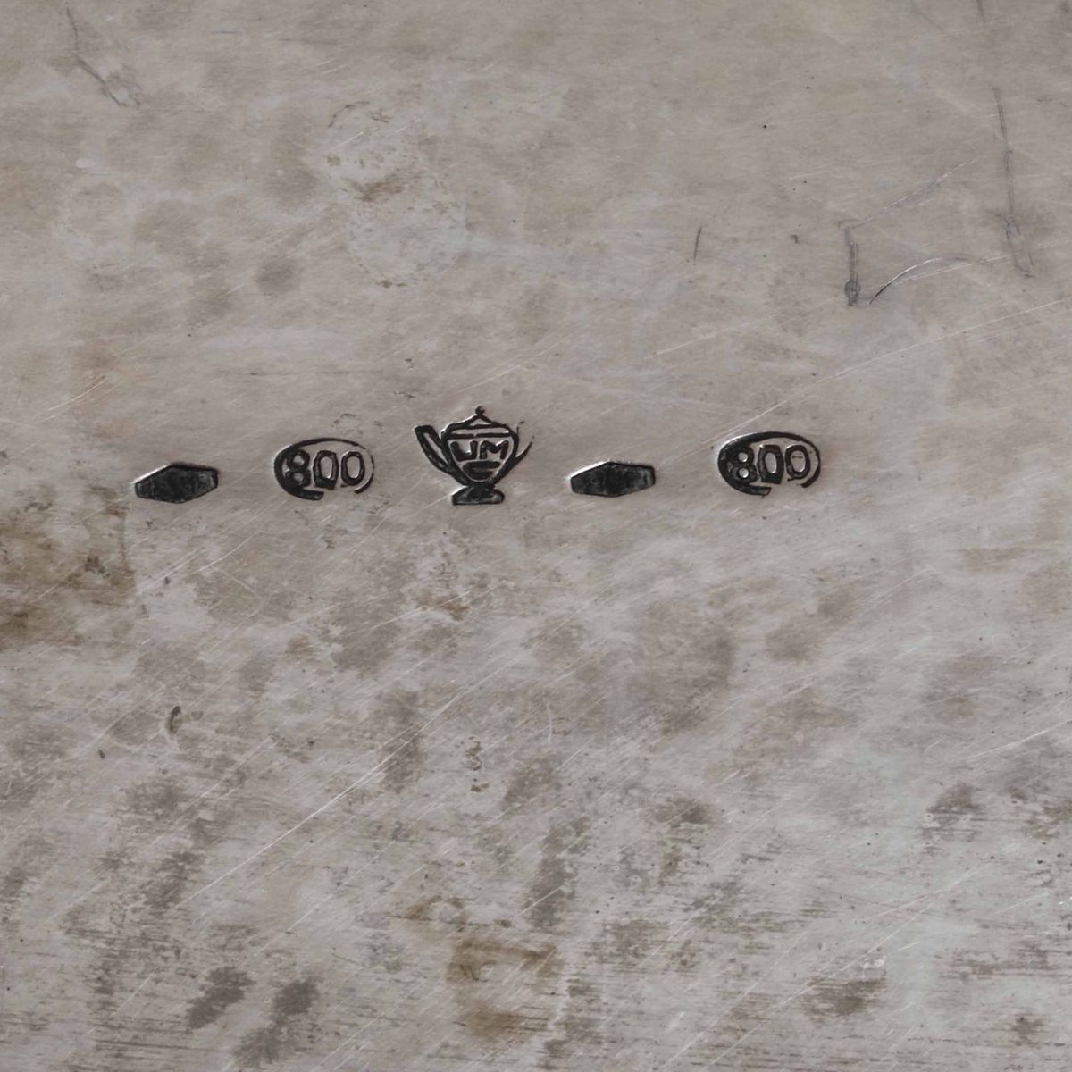 Centrotavola Argento Fuso Sbalzato e Cesellato Argenteria Artistica Italiana del XX Secolo, March...