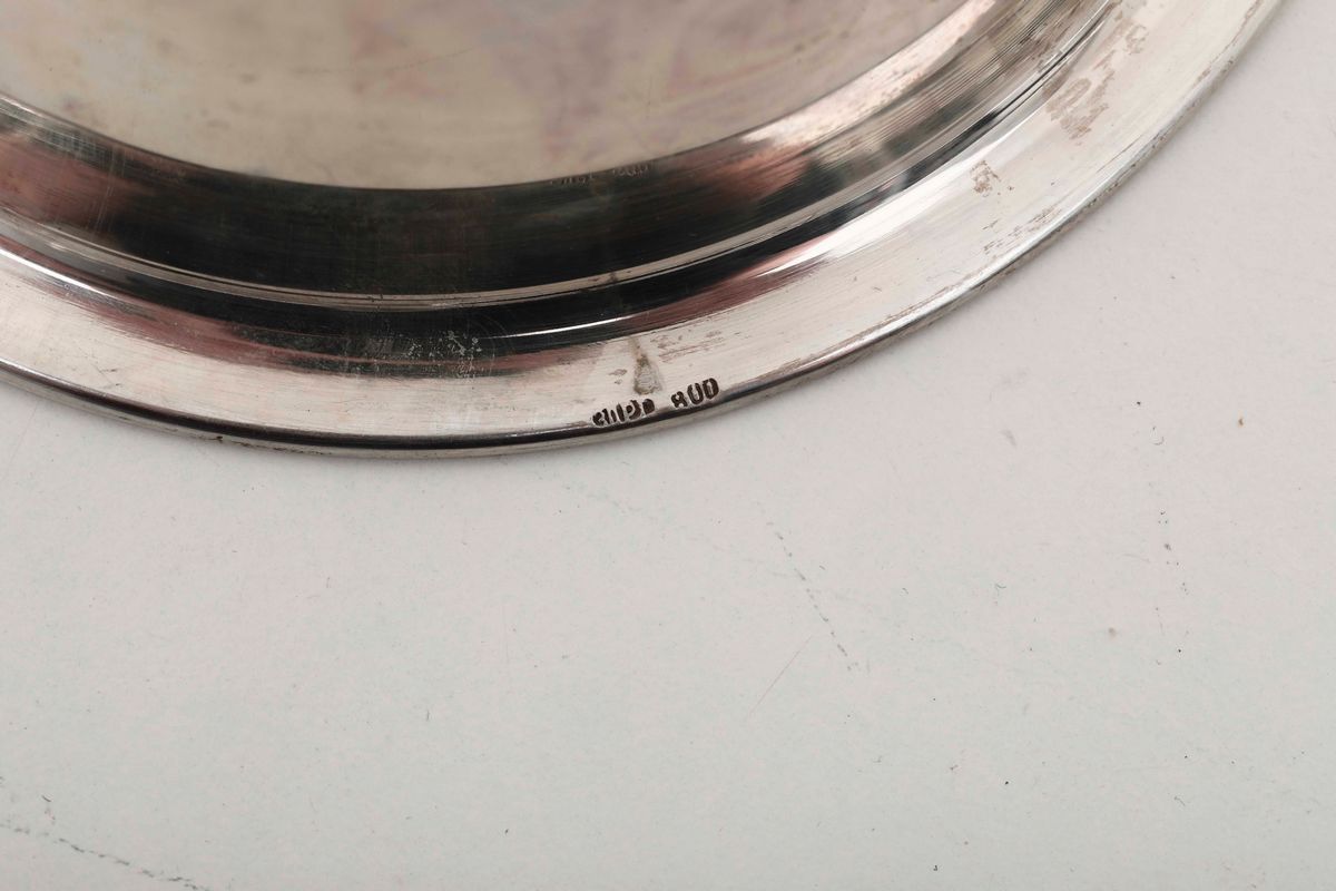 Dodici Coppette e Piattini in Argento. Argenteria Veneta del XX Secolo. Argentiere F.lli Zaramell...