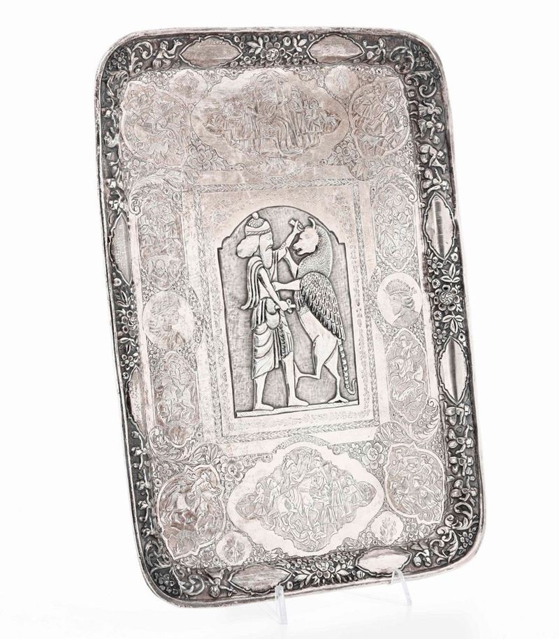 Vassoio in argento in stile assiro  - Auction Silvers | Cambi Time - Cambi Casa d'Aste