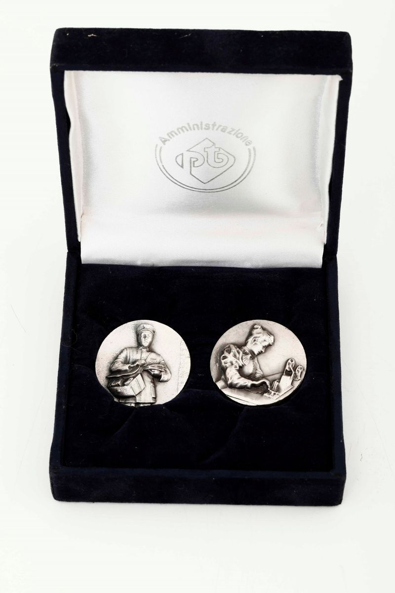 Coppia di Medaglie in Argento 800. XX Secolo