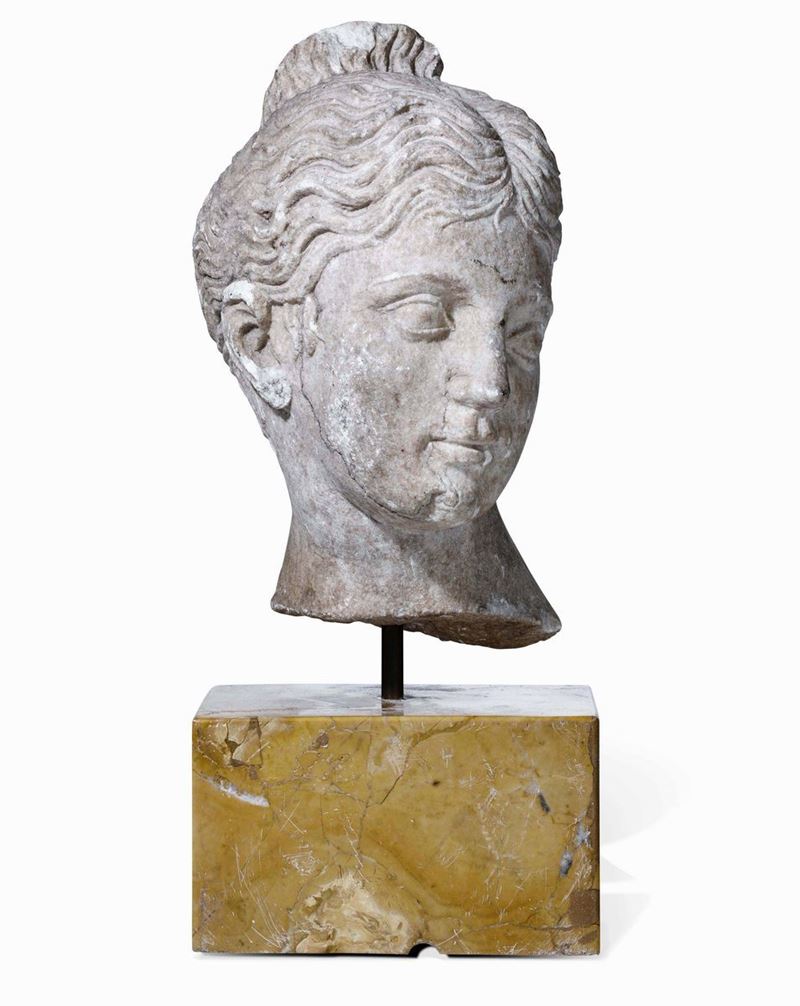 Testa di Venere in marmo, XVIII-XIX secolo  - Asta Opere e arredi da collezioni lombarde e altre provenienze - I - Cambi Casa d'Aste