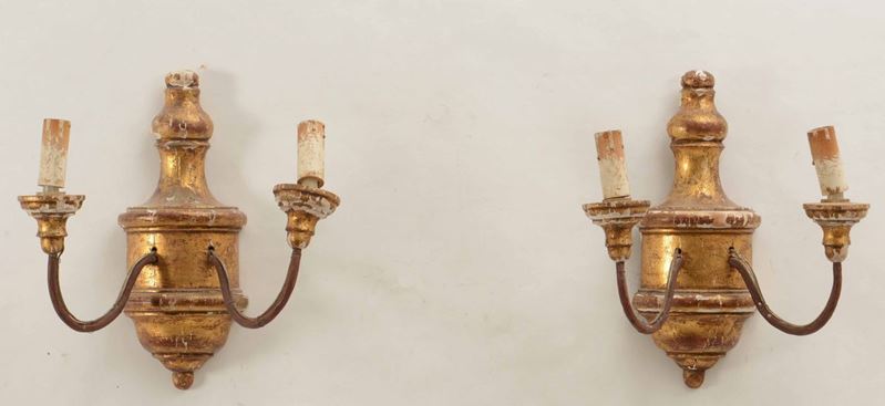 Coppia appliques a due luci in legno dorato  - Asta Antiquariato | Cambi Time - Cambi Casa d'Aste