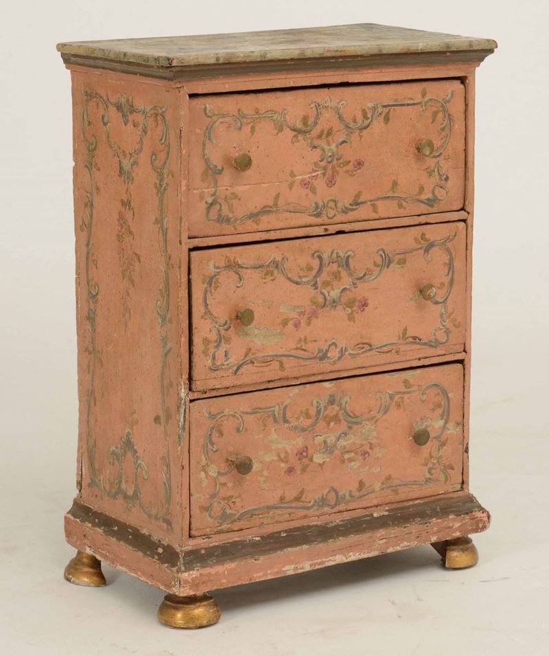 Piccolo casettone in legno laccato con decori vegetali, XVIII secolo  - Auction Antiques | Timed Auction - Cambi Casa d'Aste