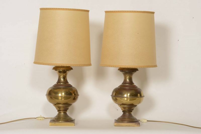 Coppia lampade da tavolo in metallo dorato  - Asta Antiquariato | Cambi Time - Cambi Casa d'Aste