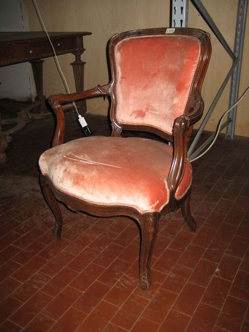 Poltroncina Luigi XV in noce, XVIII secolo  - Auction Time Auction 3-2014 - Cambi Casa d'Aste