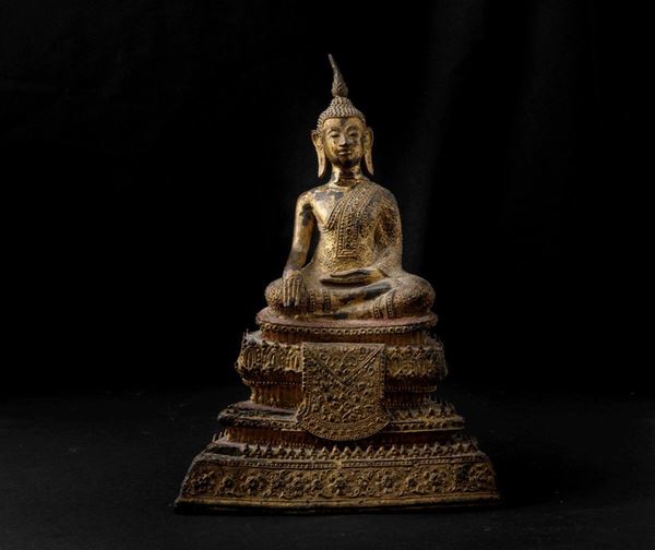 Figura di Buddha Sakyamuni in bronzo con tracce di doratura, Thailandia, XIX secolo