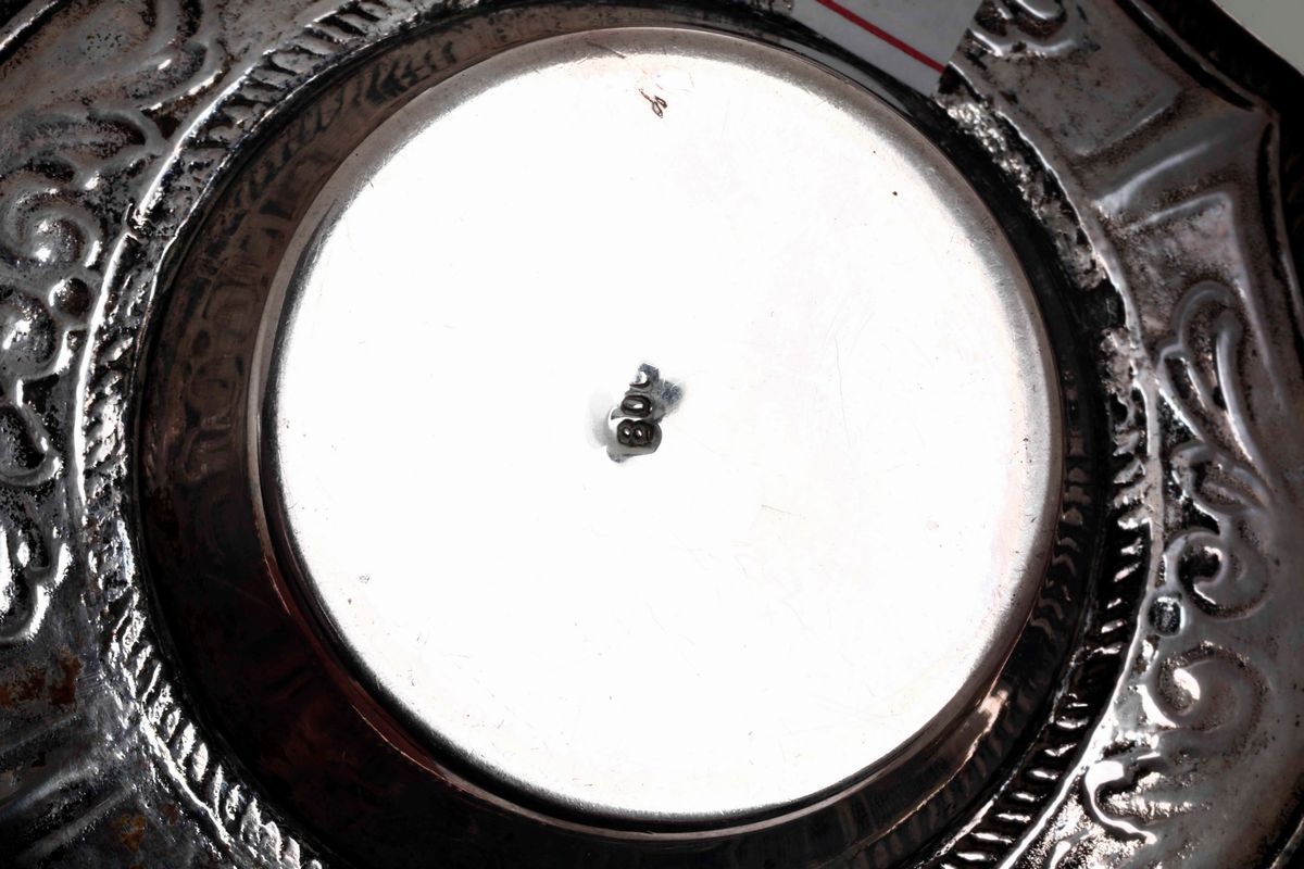 Lotto di Oggetti in Argento e Altri Materiali. Differenti Epoche e Manifatture