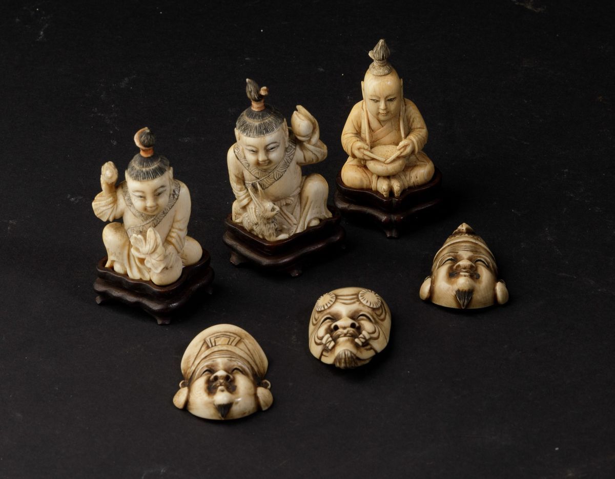 Lotto Composto da Tre Maschere e Tre Piccole Figure in Avorio, Cina, Inizio XX Secolo