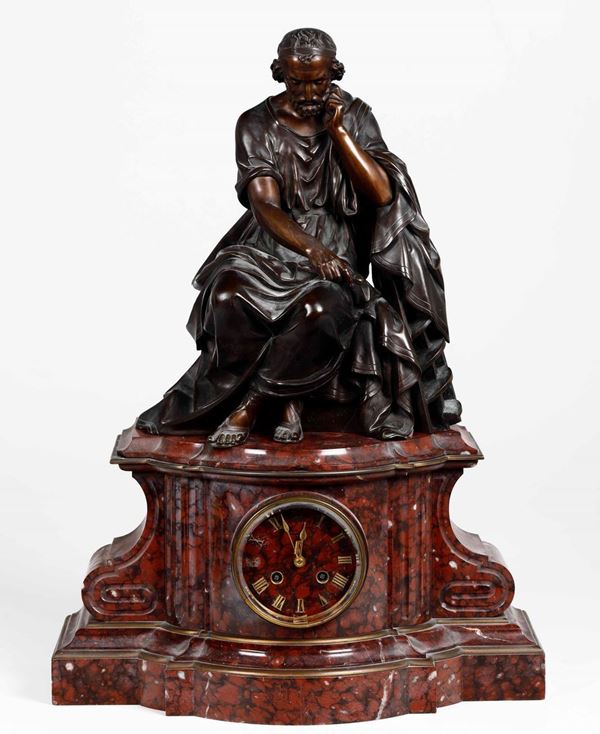 Orologio con quadrante inserito in base in marmo rosso sormontato da figura a tuttotondo marcata Pierre Hebert