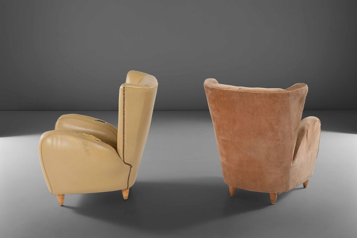 Set di Due Poltrone con Struttura e Sostegni in Legno. Rivestimenti in Skai, Una, e in Tessuto, L...