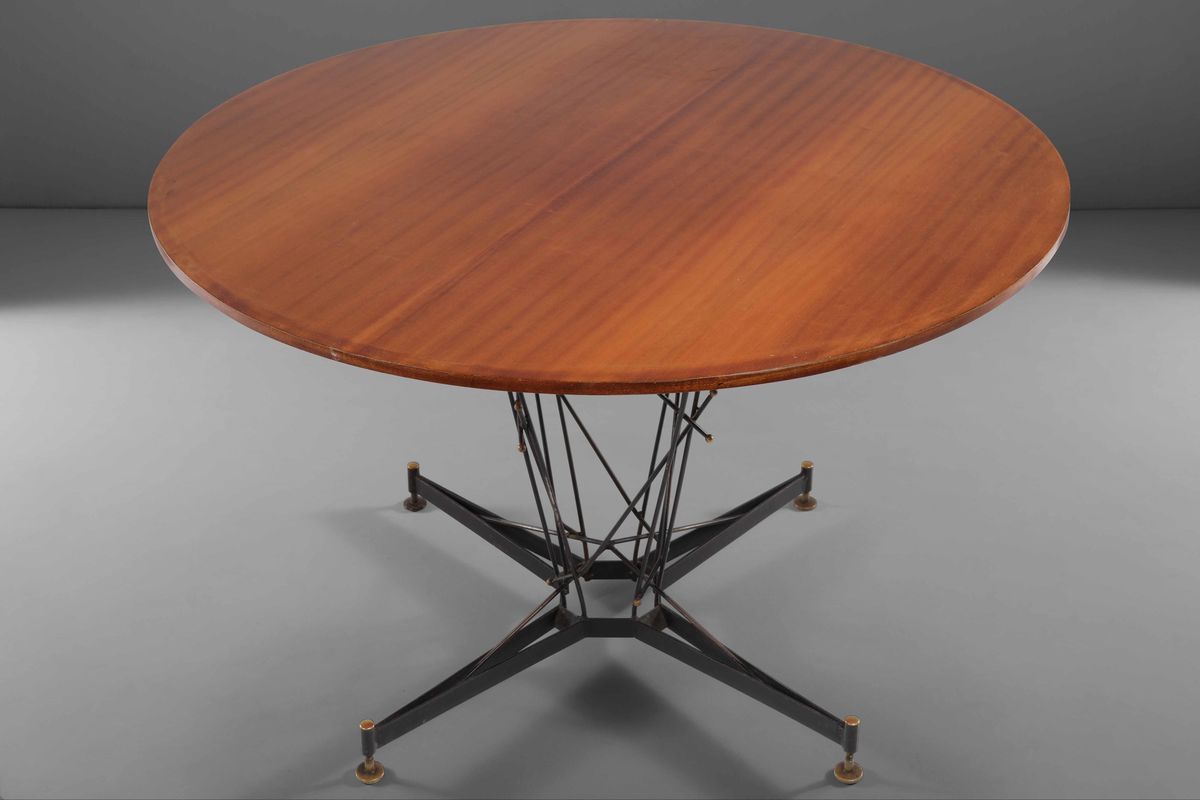 Tavolo con Struttura in Metallo Laccato e Ottone. Piano in Legno.