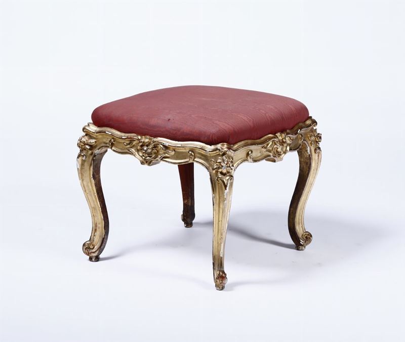 Panchetto poggiapiedi in legno intagliato e dorato, XIX secolo  - Auction Antiques | Timed Auction - Cambi Casa d'Aste
