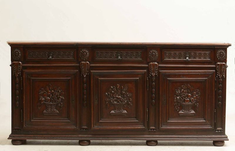 Credenza a tre ante in legno intagliato, XIX secolo  - Auction Antiques | Timed Auction - Cambi Casa d'Aste