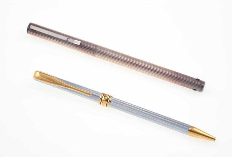 Aurora. Lotto composto da una penna a sfera Magellano e una penna a sfera Hastil in argento. Scatole originali  - Asta Moda e Accessori for Men - Cambi Casa d'Aste