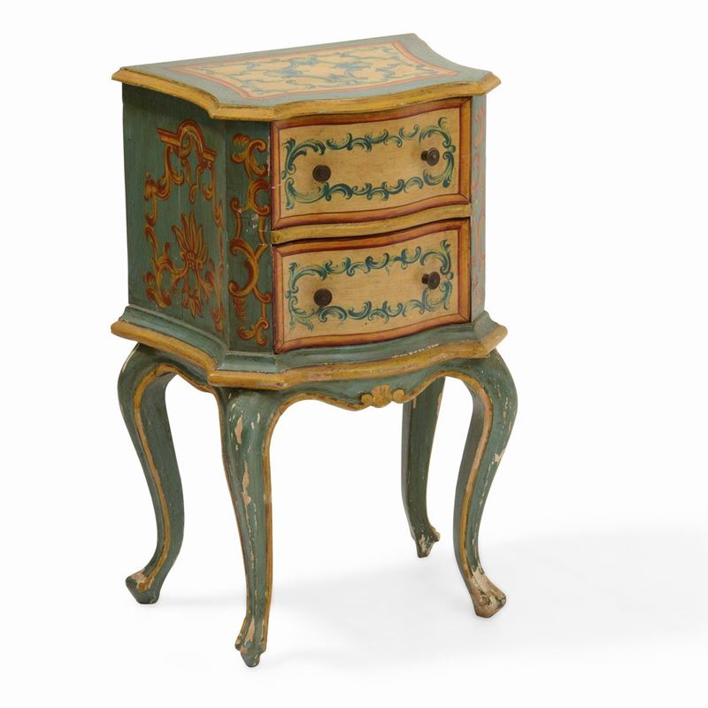 Comodino in legno laccato in policromia a due cassetti, XX secolo  - Auction Antiques | Timed Auction - Cambi Casa d'Aste